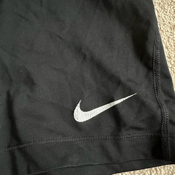 Lot of 4 women’s Nike Pro shorts - Picture 6 of 16